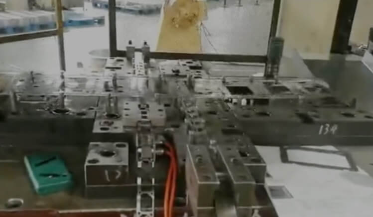 Сучжоу Shuangqisi Mold Equipment Co., Ltd.